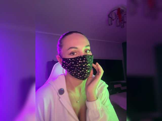 QWEENII's BongaCams show and profile