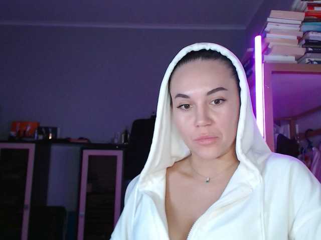 QWEENII's BongaCams show and profile