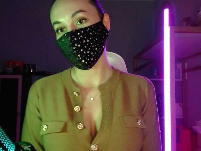 QWEENII's BongaCams show and profile