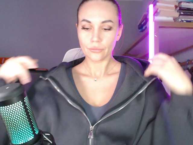 QWEENII's BongaCams show and profile