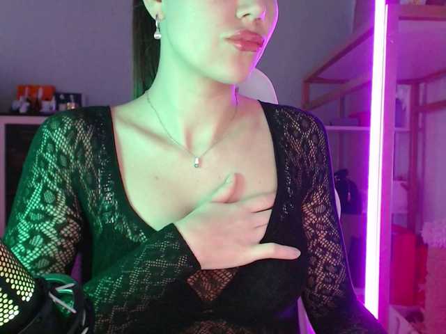 QWEENII's BongaCams show and profile