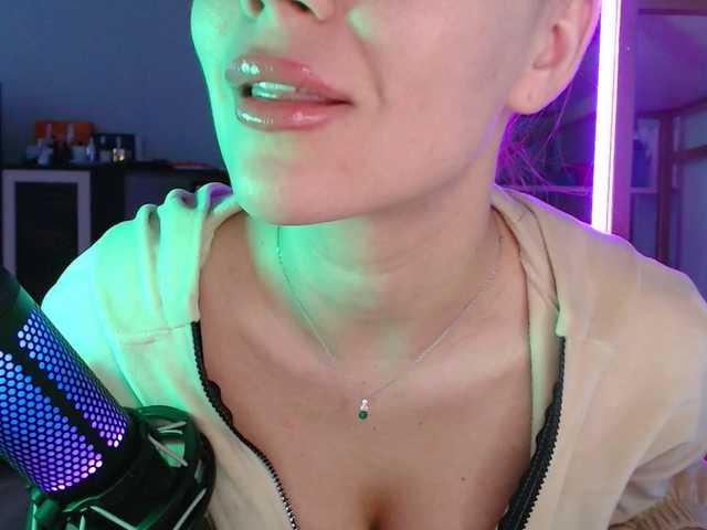 QWEENII's BongaCams show and profile