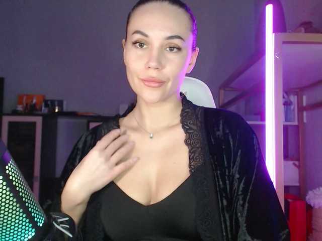 QWEENII's BongaCams show and profile