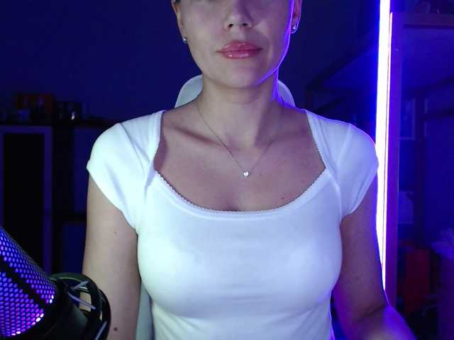 QWEENII's BongaCams show and profile