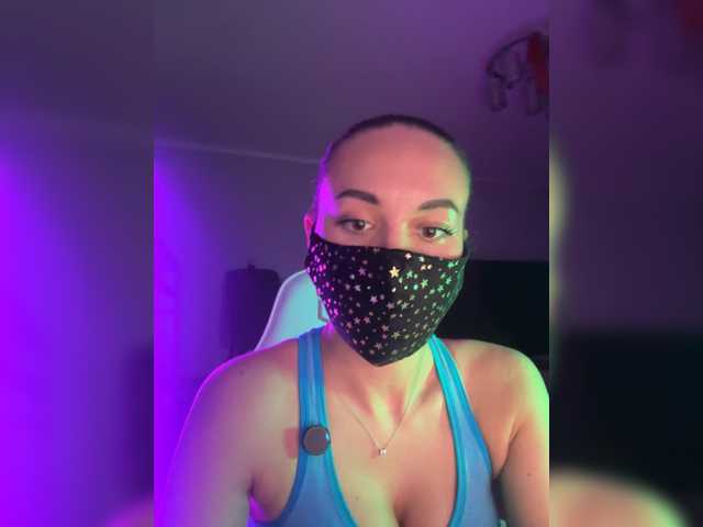 QWEENII's BongaCams show and profile