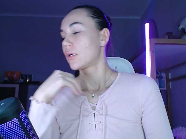 QWEENII's BongaCams show and profile