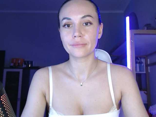 QWEENII's BongaCams show and profile