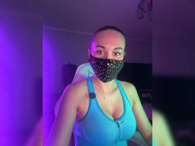 QWEENII's BongaCams show and profile