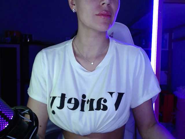 QWEENII's BongaCams show and profile