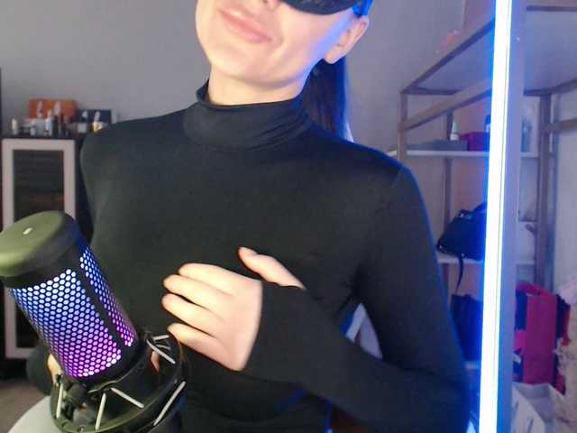 QWEENII's BongaCams show and profile