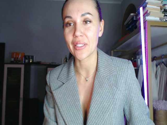 QWEENII's BongaCams show and profile