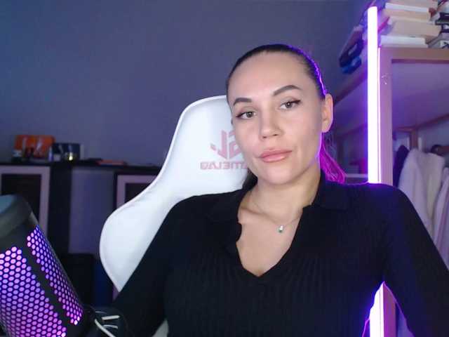 QWEENII's BongaCams show and profile