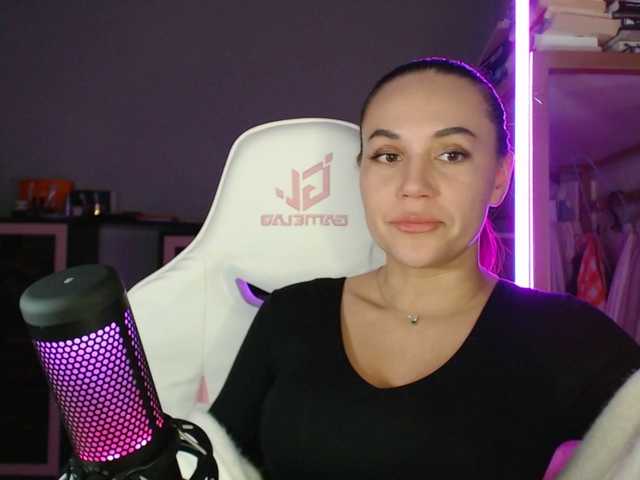 QWEENII's BongaCams show and profile