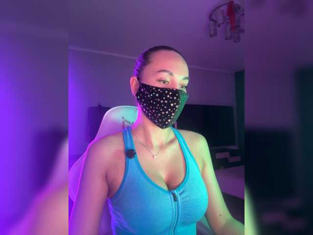 QWEENII's BongaCams show and profile