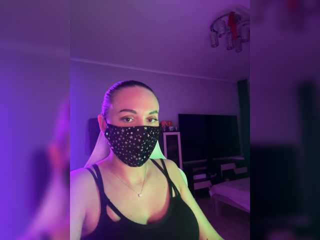 QWEENII's BongaCams show and profile