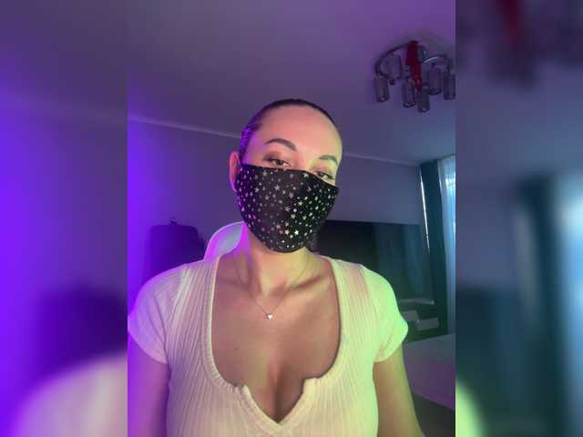 QWEENII's BongaCams show and profile