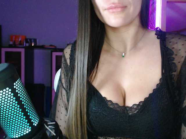 QWEENII's BongaCams show and profile