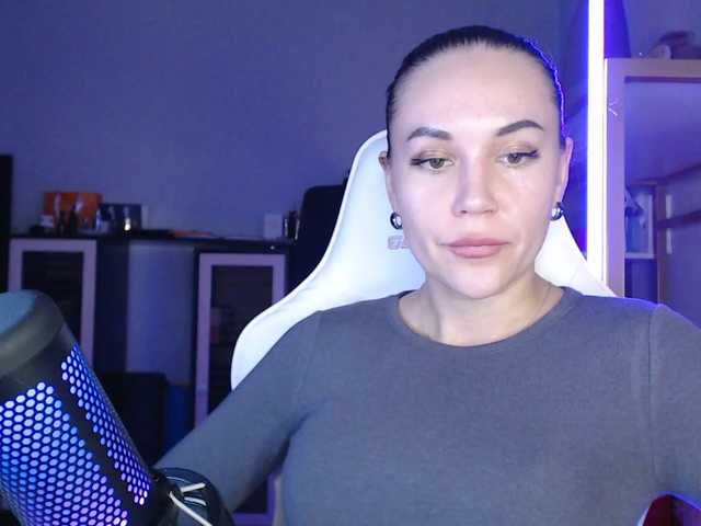 QWEENII's BongaCams show and profile