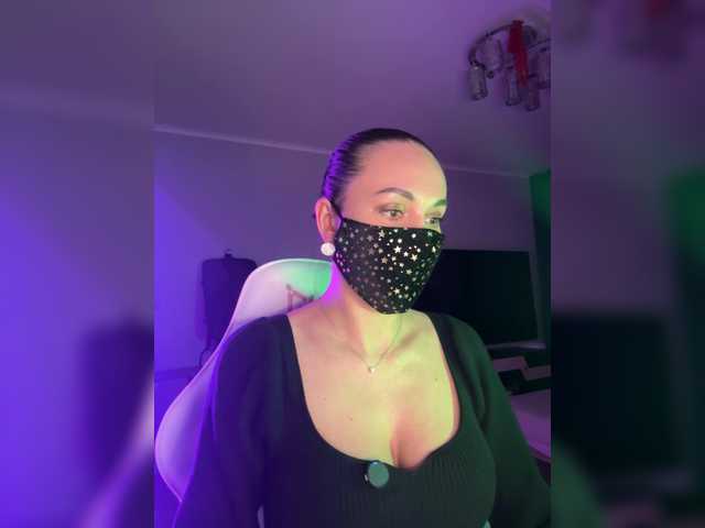 QWEENII's BongaCams show and profile
