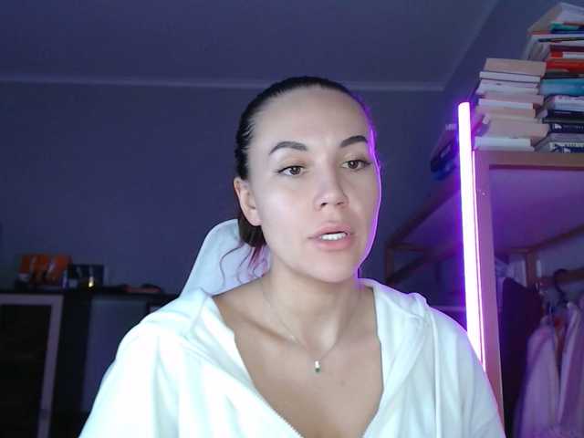 QWEENII's BongaCams show and profile