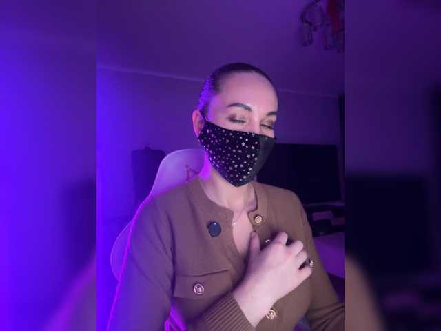 QWEENII's BongaCams show and profile