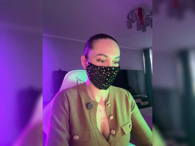 QWEENII's BongaCams show and profile