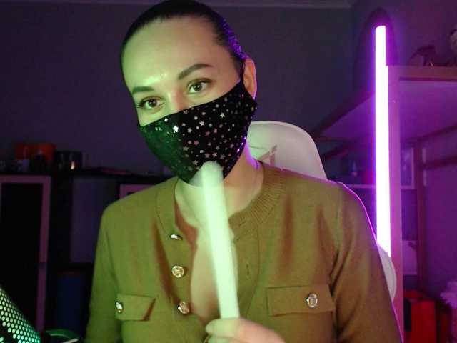 QWEENII's BongaCams show and profile