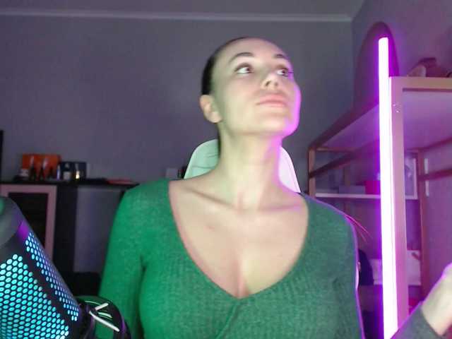 QWEENII's BongaCams show and profile