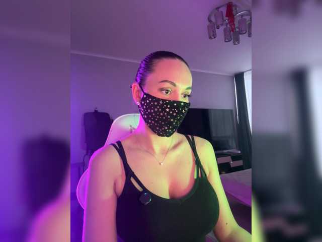 QWEENII's BongaCams show and profile