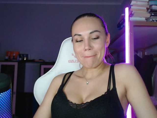 QWEENII's BongaCams show and profile