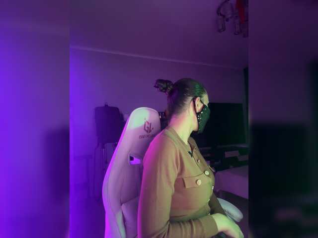 QWEENII's BongaCams show and profile