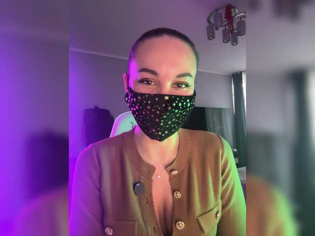 QWEENII's BongaCams show and profile