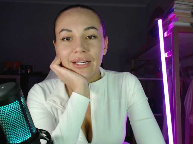 QWEENII's BongaCams show and profile