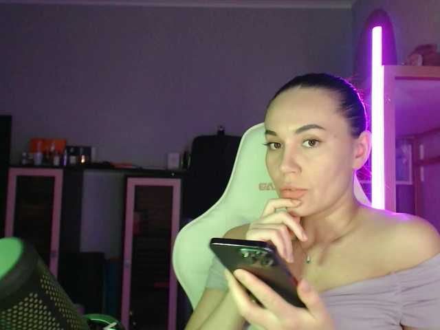 QWEENII's BongaCams show and profile