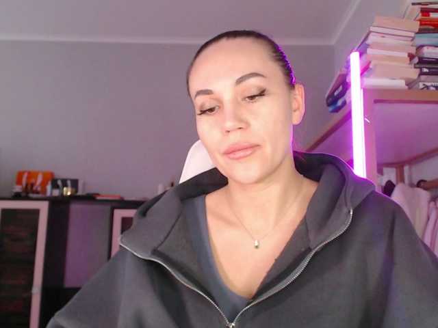 QWEENII's BongaCams show and profile