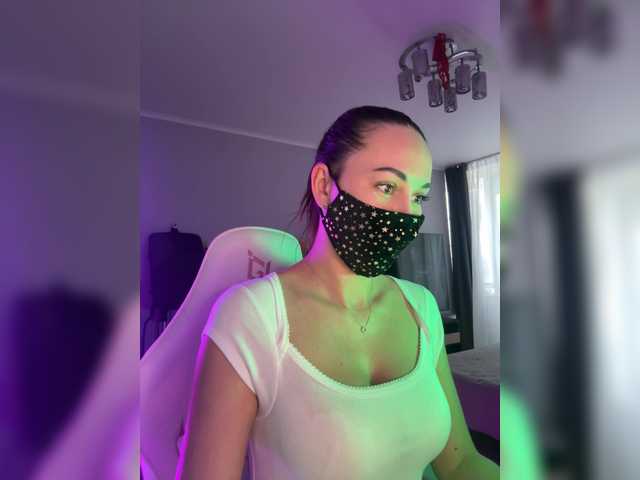 QWEENII's BongaCams show and profile