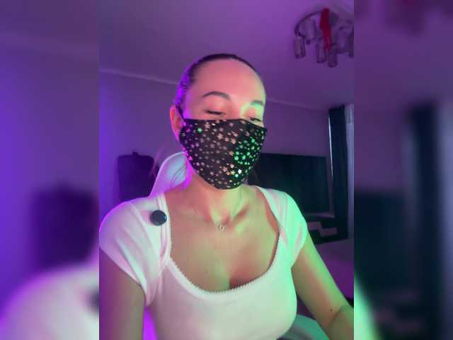 QWEENII's BongaCams show and profile