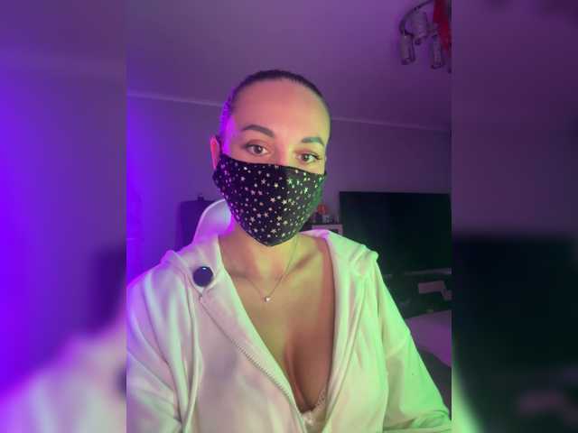 QWEENII's BongaCams show and profile