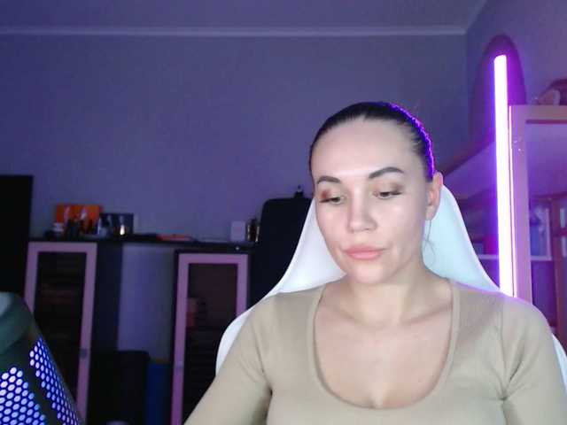 QWEENII's BongaCams show and profile