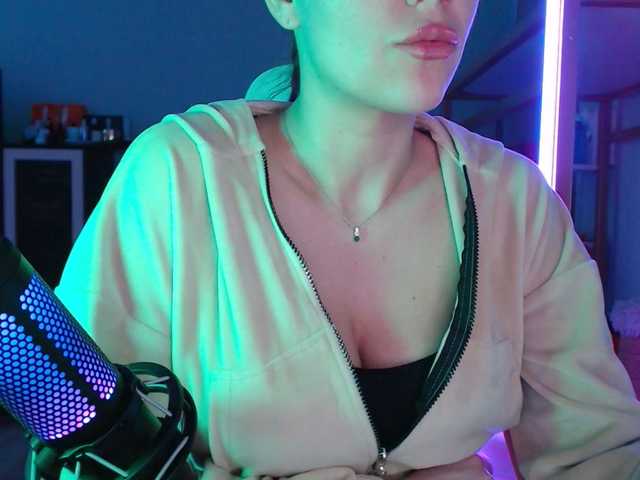 QWEENII's BongaCams show and profile