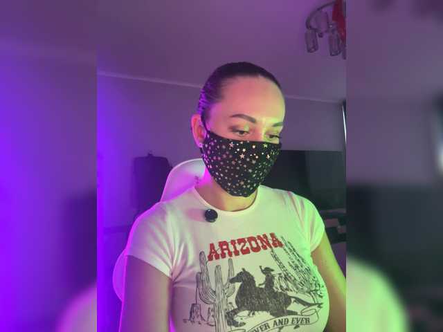 QWEENII's BongaCams show and profile