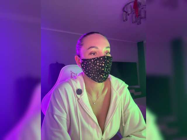 QWEENII's BongaCams show and profile