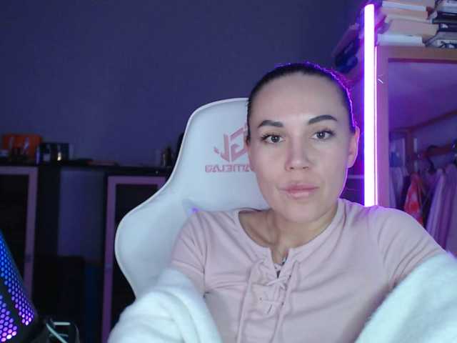 QWEENII's BongaCams show and profile