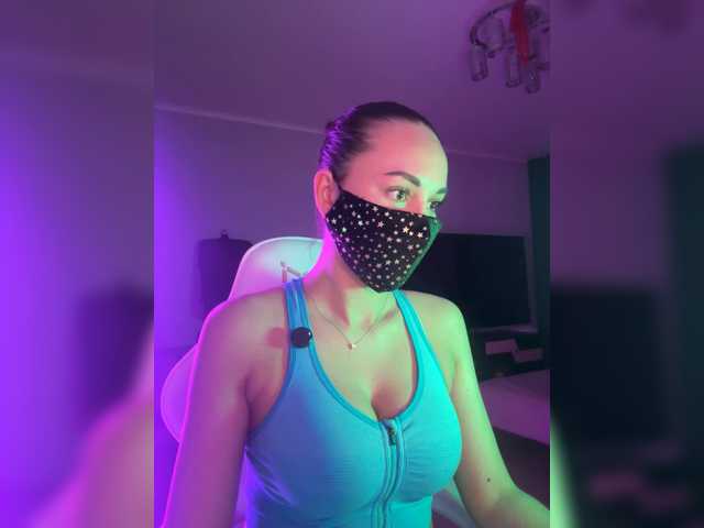 QWEENII's BongaCams show and profile