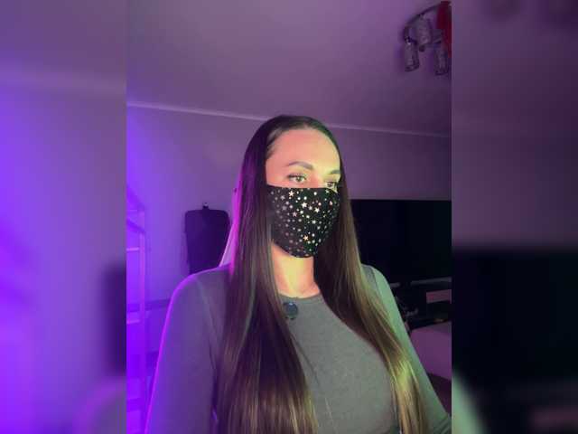 QWEENII's BongaCams show and profile