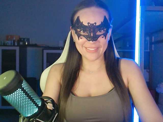 QWEENII's BongaCams show and profile