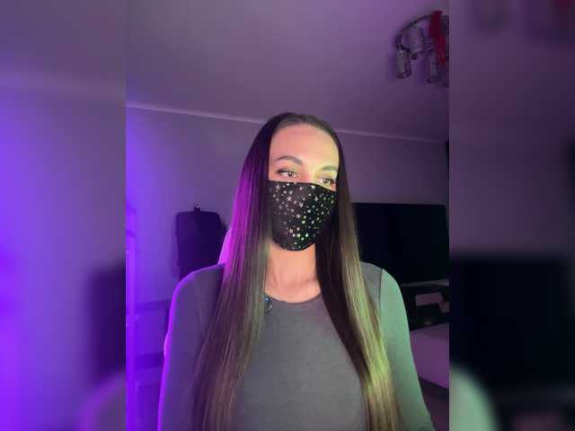 QWEENII's BongaCams show and profile