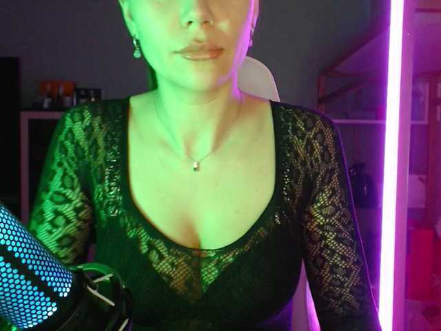 QWEENII's BongaCams show and profile