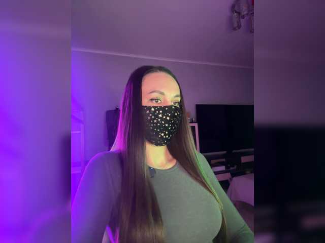 QWEENII's BongaCams show and profile