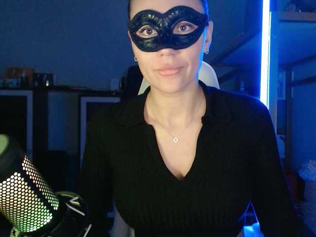 QWEENII's BongaCams show and profile